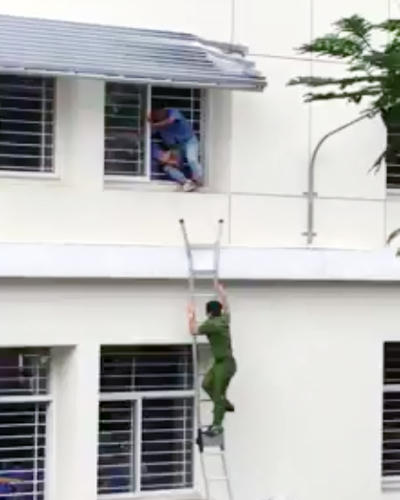 Bị điểm kém, nam sinh viên TP HCM nhảy lầu