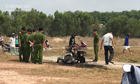 Công an khám nghiệm hiện trường