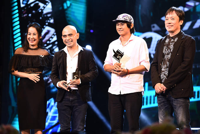 Nhã Phương bật khóc khi nhận Cánh Diều Vàng