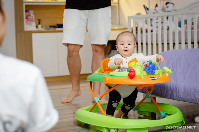 Ở tháng tuổi thứ sáu, bé Soup đã bắt đầu tập đi.