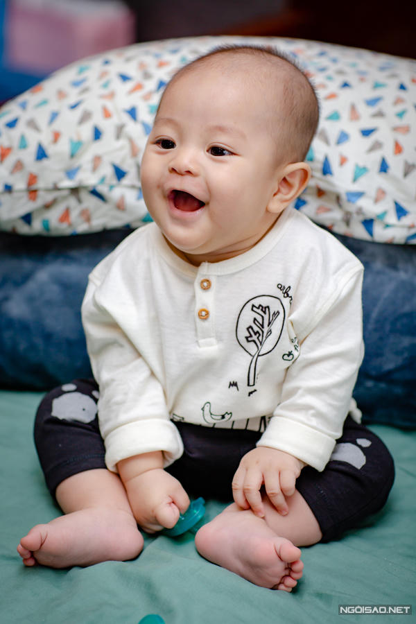 Bé Soup được nuôi hoàn toàn bằng sữa mẹ. Kiều Anh thường vắt sữa ra bình trữ, bảo quản trong tủ lạnh để phòng khi phải đi diễn xa. Nữ ca sĩ cho biết, cô đã bắt đầu đi diễn trở lại từ khi bé Soup được 3 tháng tuổi nhưng Kiều Anh hiện chỉ nhận lời những show diễn lớn hoặc chỗ thân quen vì vẫn muốn dành nhiều thời gian bên con.