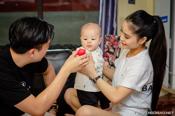 Là con đầu cháu sớm nên bé Soup được tất cả các thành viên trong gia đình hai bên nội, ngoại hết mực yêu thương. Cậu bé không quá quấn mẹ vì xung quanh luôn có nhiều người quan tâm, chăm sóc.