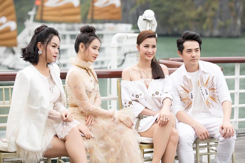 Sao Việt nản vì Nam Em: 'Cô gái tự lăn xuống hố bùn sâu gào khóc' 