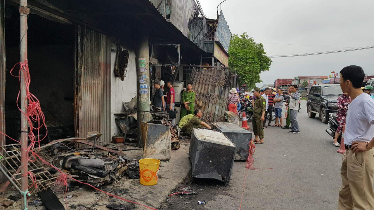 Cháy dữ dội trong căn nhà khóa trái cửa, 3 mẹ con thiệt mạng