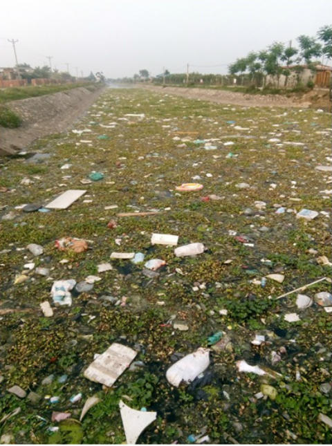 Ám ảnh con sông kín rác thải ở Khoái Châu, Hưng Yên