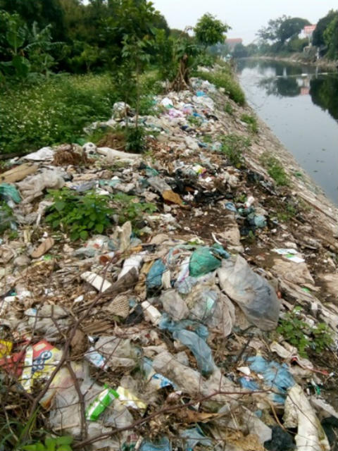 Ám ảnh con sông kín rác thải ở Khoái Châu, Hưng Yên