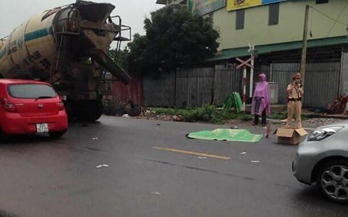 xe trộn bê tông cán tử vong hai người tại hà nội hình 2 xe tron be tong can tu vong hai nguoi tai ha noi hinh 2
