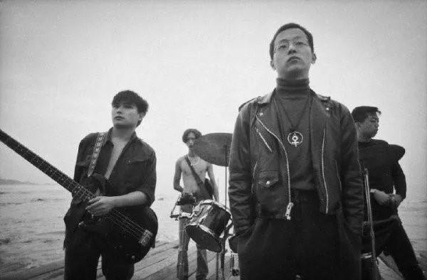 Cảnh già của rocker phản bạn, ngoại tình và ly hôn Vương Phi