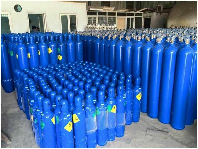 Người trẻ Hà Nội lên phố cổ 'phá thân' trong cơn 'phê' chốc lát