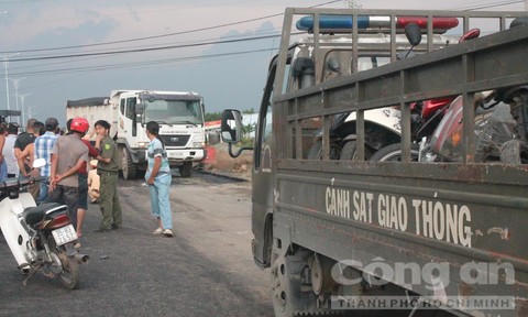 Xe ben lùi bất cẩn, bé trai 4 tuổi thiệt mạng