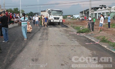 Xe ben lùi bất cẩn, bé trai 4 tuổi thiệt mạng