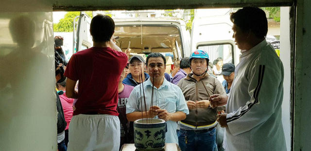 Quyền Linh đến viếng hiệp sĩ đường phố tử vong vì bắt cướp.