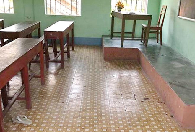 Nam sinh lớp 10 thủ dao vào lớp đâm chết bạn