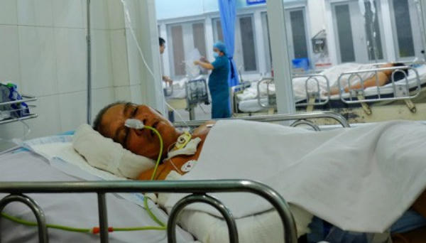 Một trường hợp khác đang điều trị 2 tháng tại Bệnh viện Nhân dân Gia định, tốn hơn 100 triệu đồng. Ảnh: Lê Phương.