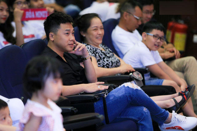  Minh Hải cũng có mặt trong buổi fan-meeting cách đây không lâu của Hòa Minzy tại Hà Nội. 