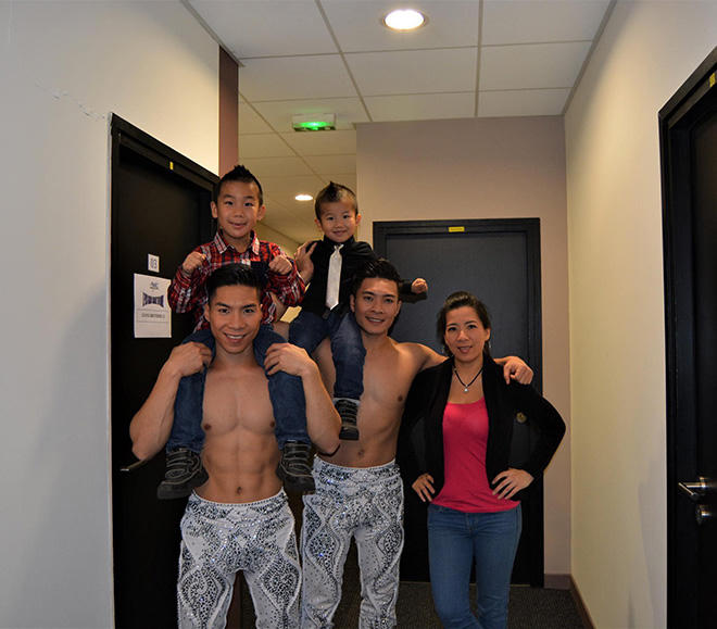 chi gai quoc co, quoc nghiep: "khuyen 2 em bo nghe de toi nuoi suot doi" hinh anh 4