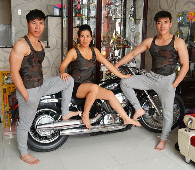 chi gai quoc co, quoc nghiep: "khuyen 2 em bo nghe de toi nuoi suot doi" hinh anh 2