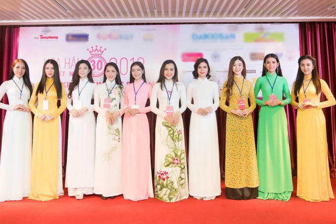 Độ tuổi của các thí sinh cũng phân bổ rộng. Thí sinh lớn tuổi nhất là Đoàn Kỳ Duyên, sinh năm 1993. Riêng bathí sinh Nguyễn Thị Thu Tâm, Trần Tiểu Vy và Phạm Ngọc Khánh Linh năm nay vừa tròn 18 tuổi.