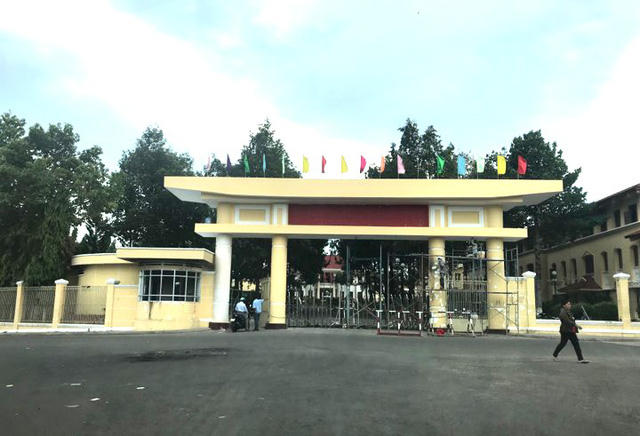 Cổng UBND tỉnh Bình Thuận đang được sửa chữa.