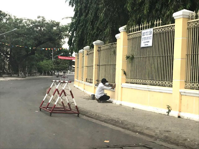 Hàng rào được gắn lại sau sự cố vừa qua.