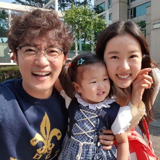 Ahn Jae Wook và vợ con
