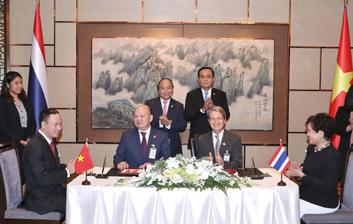 Thủ tướng Nguyễn Xuân Phúc gặp Thủ tướng Thái Lan