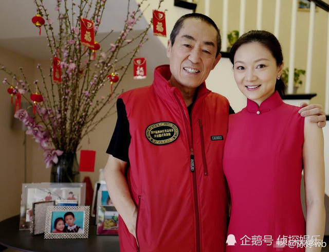  Bất chấp những lời đồn thổi quanh cuộc hôn nhân với Trần Đình Đình, đạo diễn Trương Nghệ Mưu và người vợ kém 31 tuổi vẫn đang sống rất hạnh phúc bên nhau. Tình yêu của họ được minh chứng bằng ba đứa con ngoan ngoãn và thông minh. Trần Đình Đình từng chia sẻ, điều cô thấy hạnh phúc nhất trong cuộc đời này chính là gặp gỡ và yêu đạo diễn họ Trương. Trước Đình Đình, Trương Nghệ Mưu từng có một đời vợ và một cô con gái riêng. 