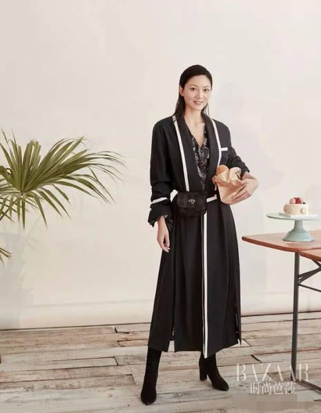  Trần Đình Đình kể rằng, đạo diễn họ Trương đã đề nghị cô làm đám cưới và sinh con cho ông nhưng chính cô là người ngại tổ chức hôn lễ. Tới khi các con trưởng thành, Đình Đình mới đồng ý đăng ký kết hôn để tiện làm thủ tục pháp lý cho các con. 