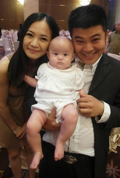 Mã Quốc Tất bên vợ cũ và con gái.