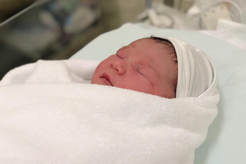 Con đầu lòng của người mẫu Hà Anh.