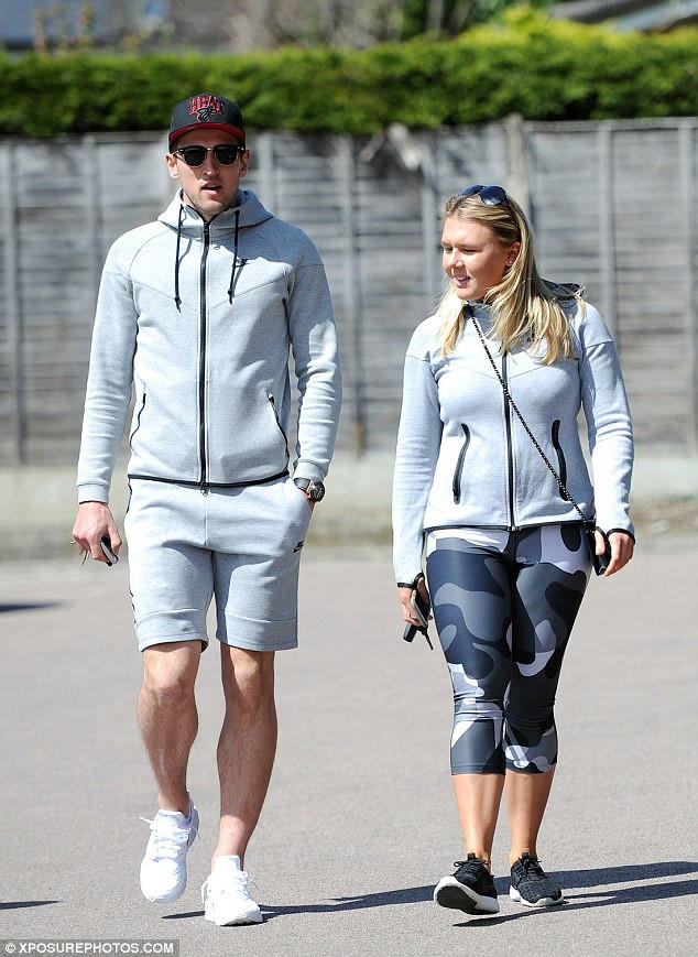 Bóng hồng nào là WAG hot nhất tuyển Anh?