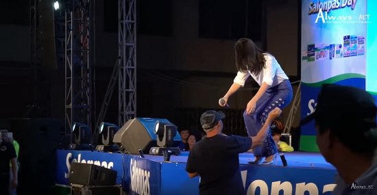 fan 'ganh ty' voi nguoi dan ong luon duoc my tam tin cay va o ben hinh anh 2