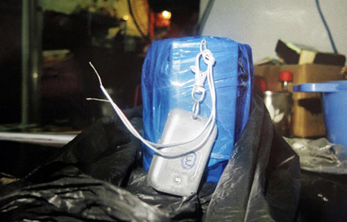 Một quả bom cài kíp nổ chưa kịp sử dụng.