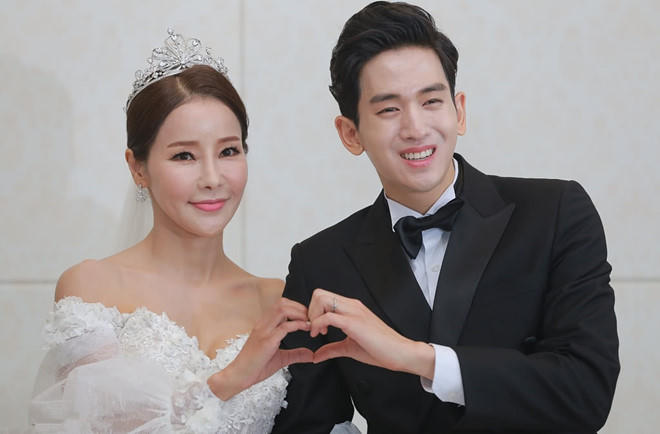 "my nhan khong tuoi" cuoi chong kem 17 tuoi bat chap gia dinh hinh anh 1