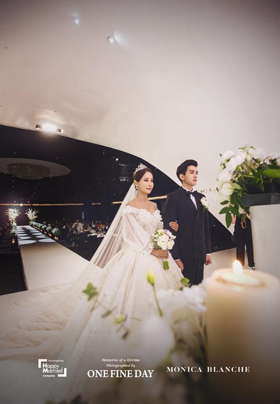 "my nhan khong tuoi" cuoi chong kem 17 tuoi bat chap gia dinh hinh anh 2