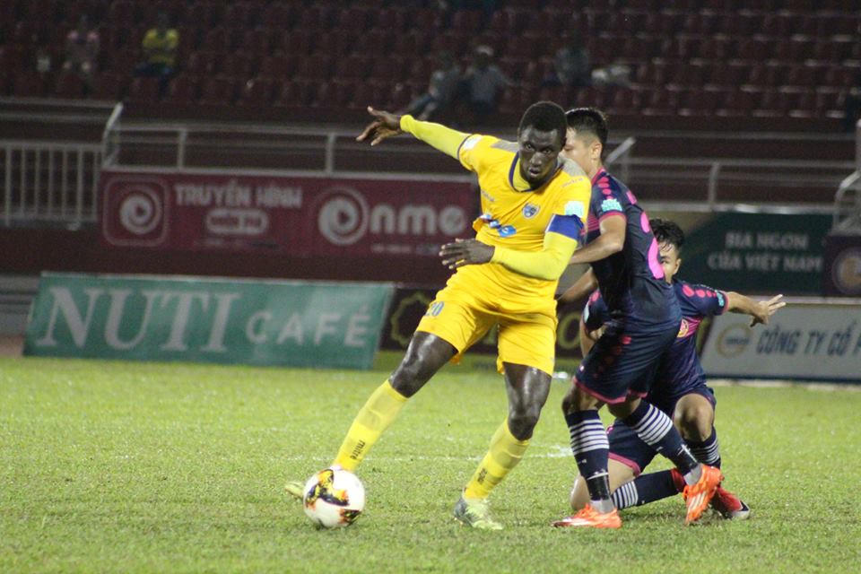 FLC Thanh Hóa mất oan đội trưởng Omar trước 'đại chiến' với tuyển Hà Nội