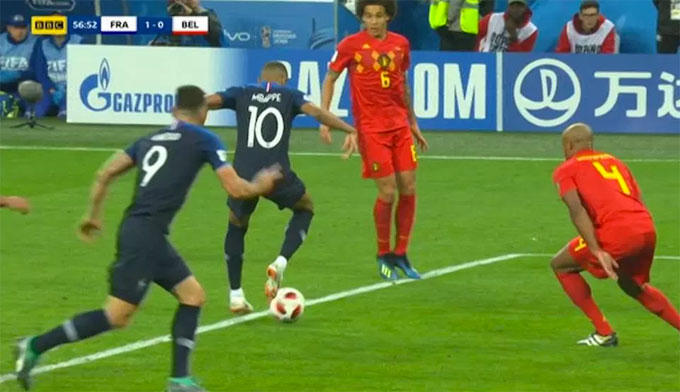 Mbappe để lại khoảnh khắc thiên tài với tình huống xử lý bóng, đánh gót kiến tạo.