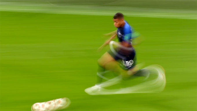 ... với những pha đi bóng tốc độ và lắt léo. Mbappe sở hữu những tố chất của Ronaldo Béo.