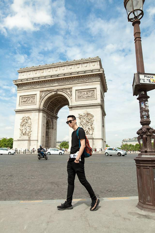 Hoa hậu Phụ nữ Toàn thế giới Dương Thùy Linh có một cậu em trai tên là Dương Đức Anh. Đức Anh sinh năm 1992, sở hữu chiều cao gần 1m9.