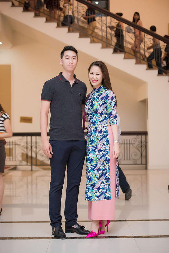 Hai chị em có tính cách rất hợp nhau và thường chia sẻ mọi điều trong cuộc sống. Theo Dương Thùy Linh, cậu em trai của cô nấu ăn khá ngon và còn có khả năng làm DJ.