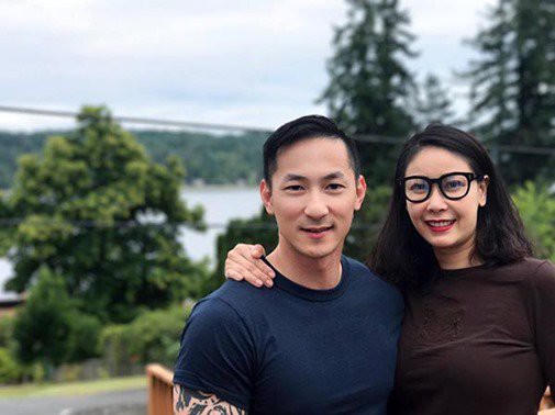 Năm 2017, Hoa hậu Việt Nam 1992 Hà Kiều Anh hiếm hoi chia sẻ hình ảnh về cậu em trai có gương mặt điển trai, nam tính như một tài tử điện ảnh.