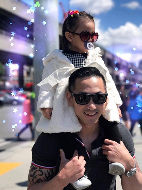 Hà Kiều Anh còn chia sẻ em trai cô rất thích chơi với trẻ con...