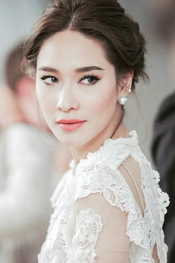 Ploy Cherman Được mệnh danh là Phạm Băng Băng của Thái Lan vì nhiều tin đồn xoay quanh đời tư và cuộc sống sangchảnh. Tuy nhiên tài năng và sức hút của Ploy là điều không thể phủ nhận. Cô trở nên nổi tiếng khi vào vai June/Tang trong bộ phim The Love of Siam. Sau đó, nữ diễn viên nhận được sự tin tưởng của nhiều đạo diễn, tần số xuất hiện của Ploy ngày một dày đặc hơn trên màn ảnh nhỏ. Cát-xê tính tới năm 2016 của mỹ nhân cho mỗi tập phim vào khoảng 72 nghìn baht (52 triệu đồng). Với gu ăn mặc luôn dẫn đầu xu hướng, cô được người hâm mộ phong danh hiệu Biểu tượng thời trang Thái Lan và mời ngồi ghế nóng nhiều chương trình liên quan đến nhan sắc. Hiện tại, Ploy dành thời gian để nghỉ ngơi sau khi chương trình The Face Thái Lan kết thúc.