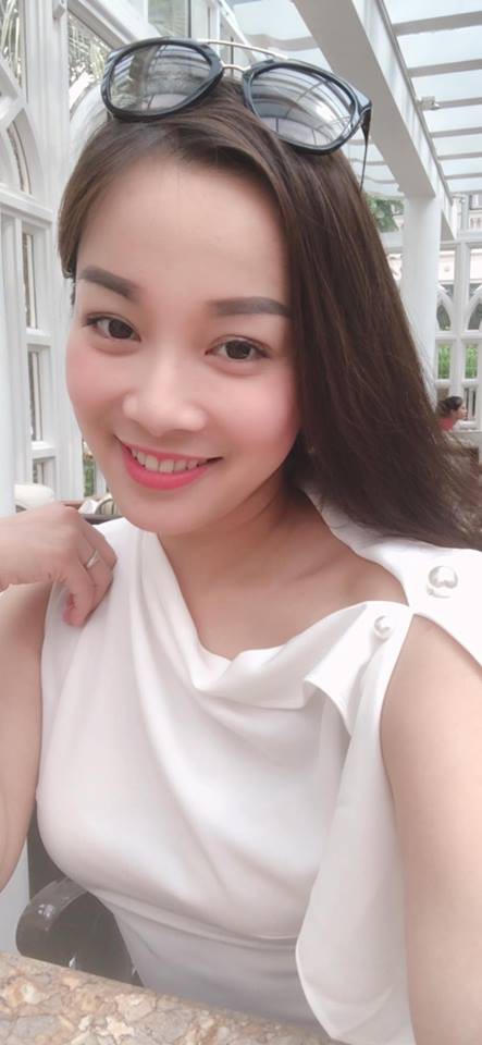 Nếu như ngày đóng Nhật ký Vàng Anh, gương mặt của Minh Hương còn rất non nớt thì giờ đây Minh Hương đằm thắm, xinh đẹp hơn xưa. Sau 12 năm, Nhật ký Vàng Anh vẫn luôn là cuốn băng hồi ức tươi đẹp trong cuộc đời cô. “Bộ phim Nhật ký Vàng Anh cách đây 12 năm nhưng mọi người nhìn vẫn nhận ra: “À đây là Vàng Anh”, tôi nghĩ đây là một thành công. Có thể mình còn thua kém người này ở điểm khác nhưng thôi, mình hài lòng sẽ dễ sống hơn”, Minh Hương chia sẻ với PV Dân trí.