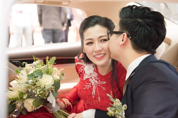 Tối 21/7 diễn ra lễ cưới chính thức của Á hậu Tú Anh và chồng trẻ.