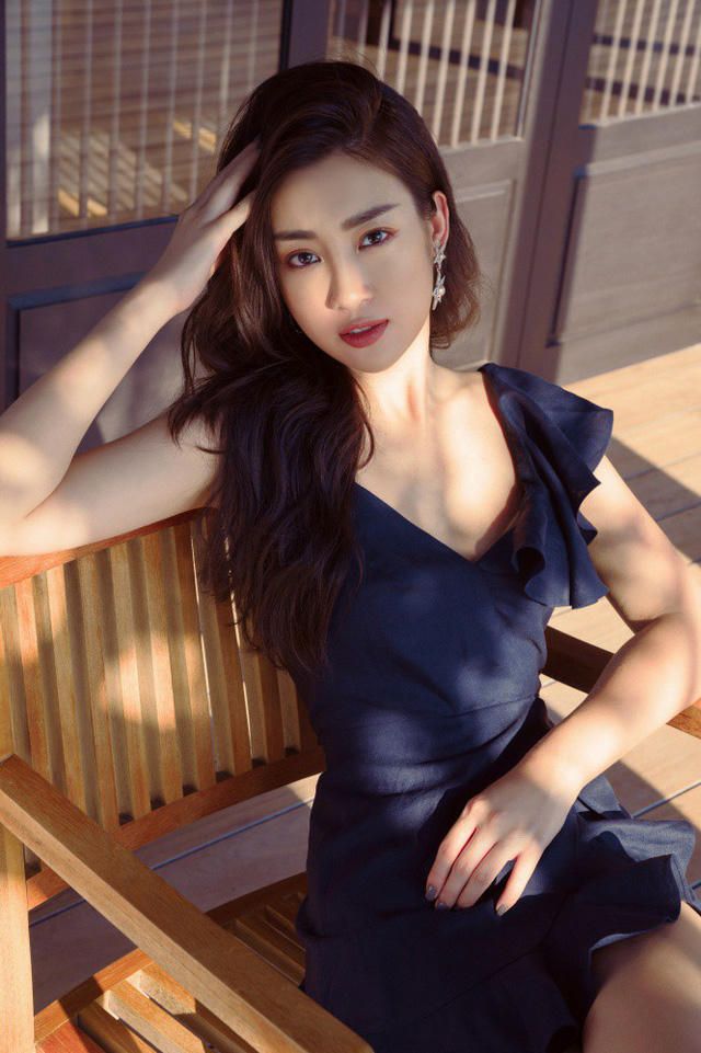 Chưa bàn đến khả năng dẫn chương trình thì điểm cộng của Đỗ Mỹ Linh là gương mặt ăn hình cùng đời tư sạch, không scandal, dễ được lòng khán giả.