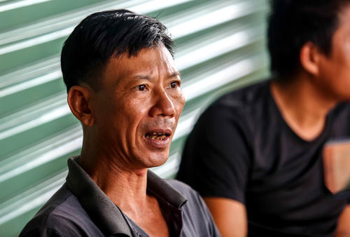 Anh Biền kể lại phút dòng nước ùn ùn cuốn toàn bộ tài sản. Ảnh: Thành Nguyễn.