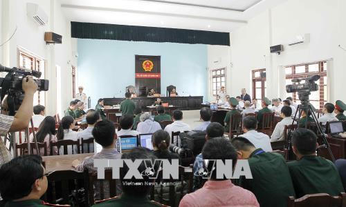 'Út trọc' vẫn quanh co chối tội