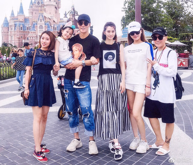 Bức ảnh ban đầu được netizen soi xét