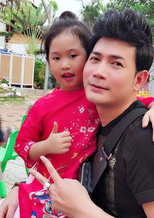 Mộc Nhiên, con gái lớn của ca sĩ Quách Thành Danh, sắp vào lớp 1.